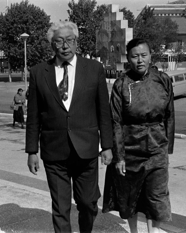 Д.Бямбасүрэн гэргий С.Дуламхандын хамт. 1993 он 6-р сарын 6.